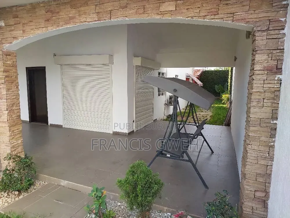 4chbre Duplex dans Francis Gweh, Cocody à Louer