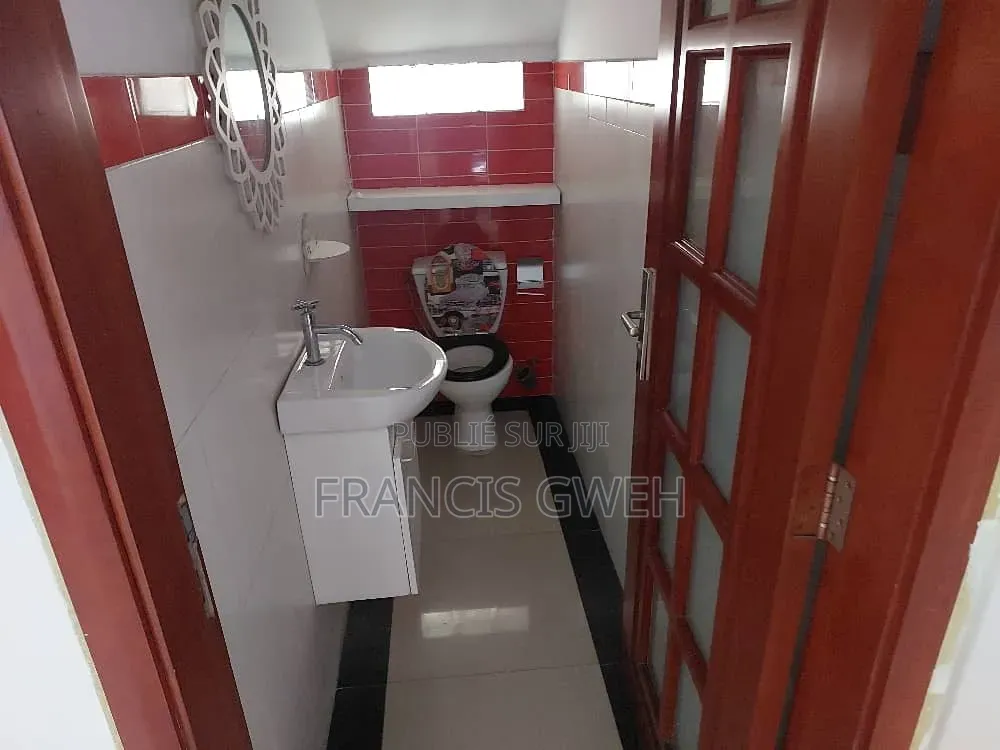 4chbre Duplex dans Francis Gweh, Cocody à Louer