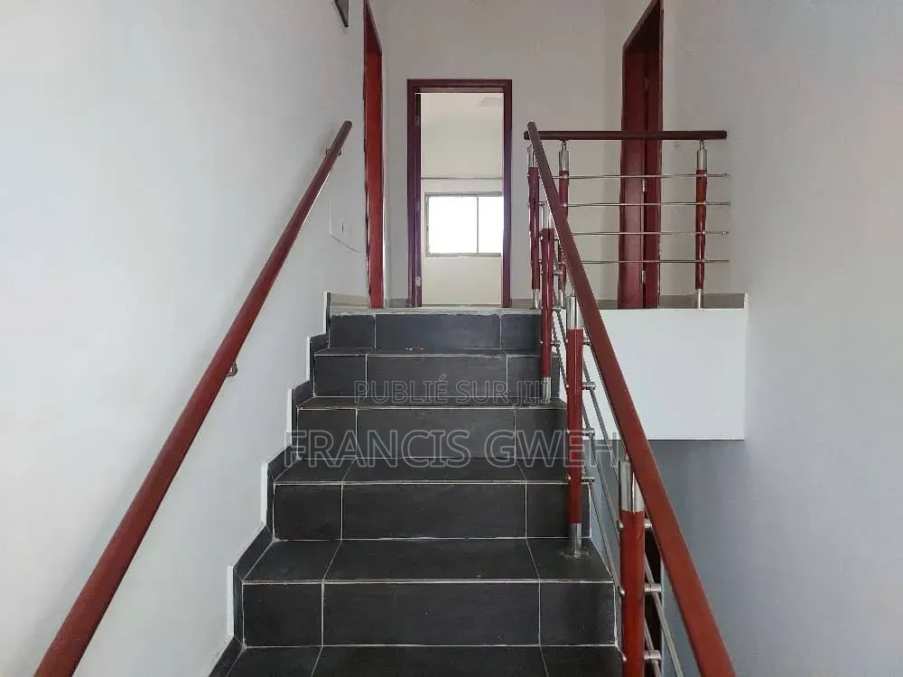 4chbre Duplex dans Francis Gweh, Cocody à Louer