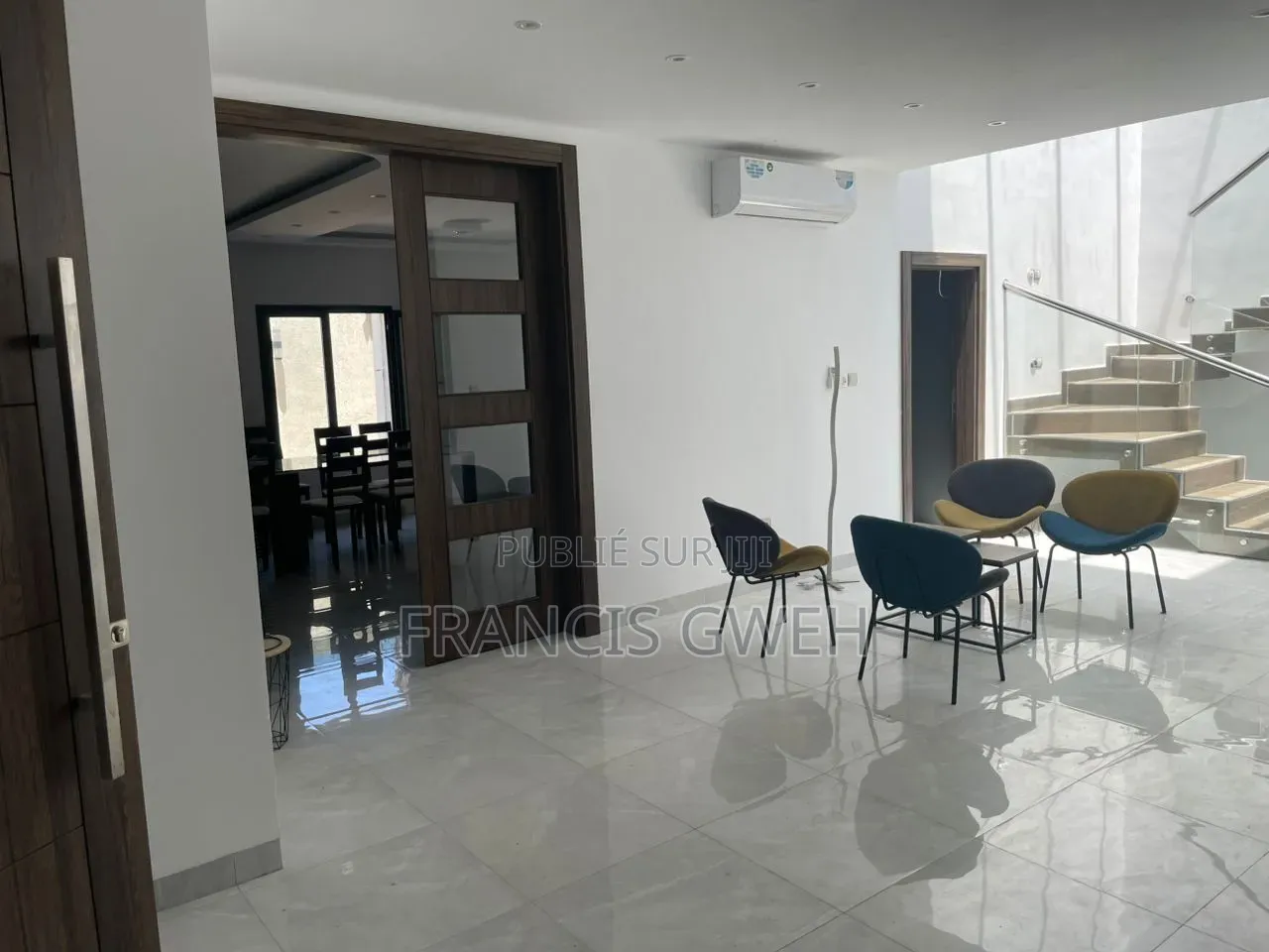 4chbre Duplex dans Francis Gweh, Cocody à Louer