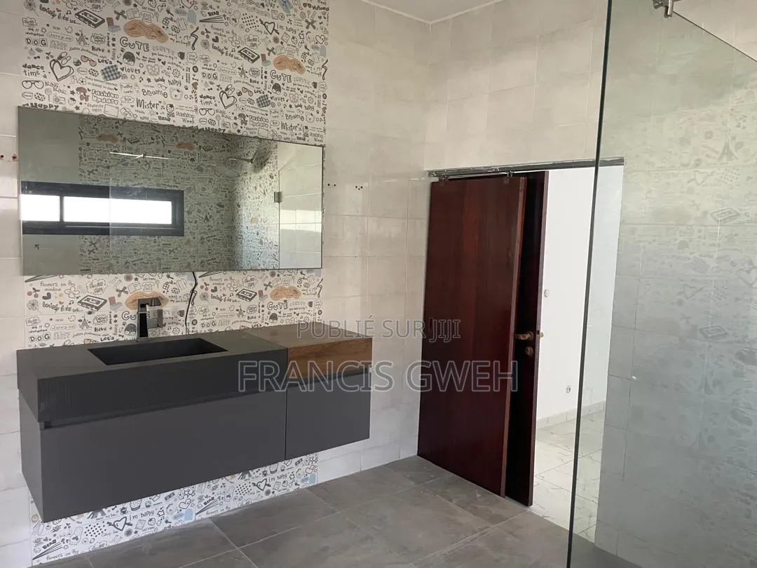 4chbre Duplex dans Francis Gweh, Cocody à Louer