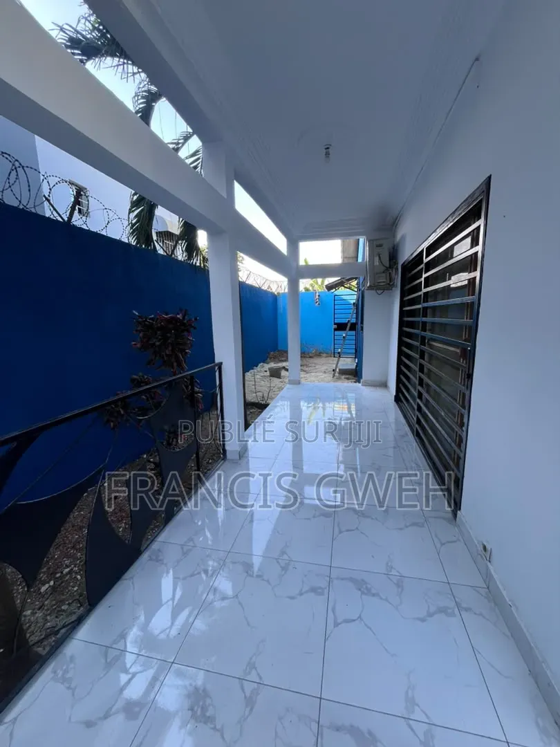 5chbre Duplex dans Francis Gweh, Cocody à Louer