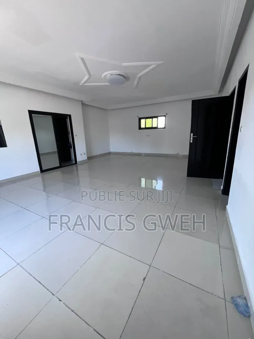 5chbre Duplex dans Francis Gweh, Cocody à Louer