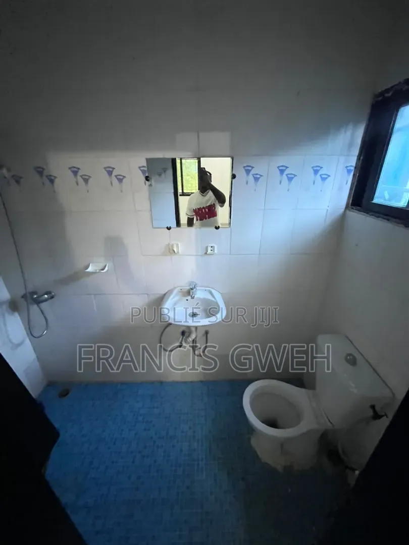 5chbre Duplex dans Francis Gweh, Cocody à Louer