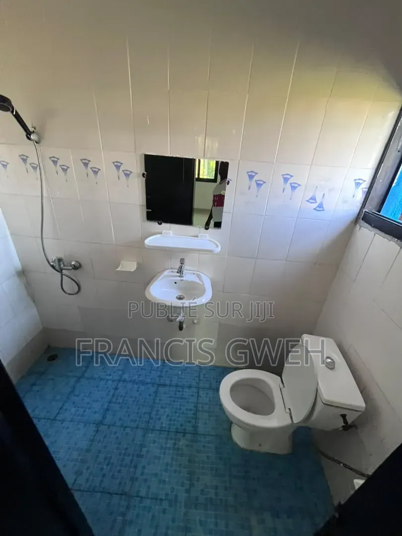 5chbre Duplex dans Francis Gweh, Cocody à Louer