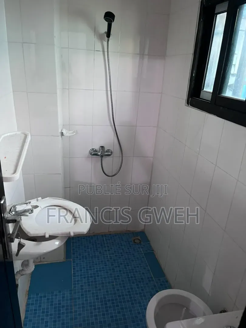 5chbre Duplex dans Francis Gweh, Cocody à Louer