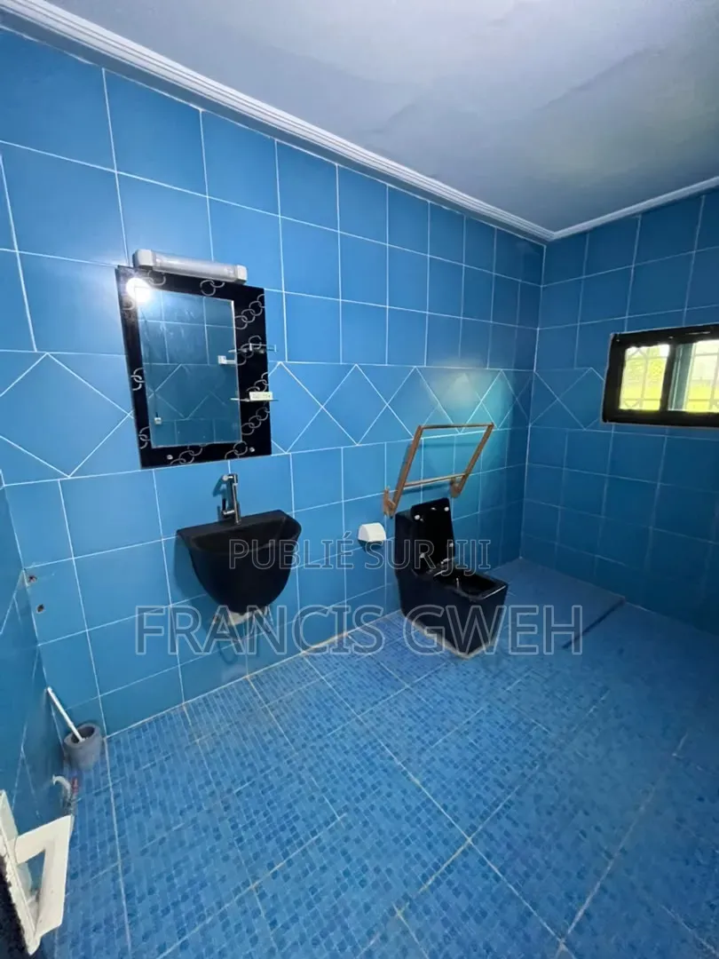 5chbre Duplex dans Francis Gweh, Cocody à Louer