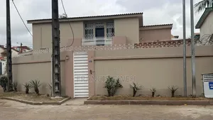 4chbre Duplex dans Francis Gweh, Cocody à Louer