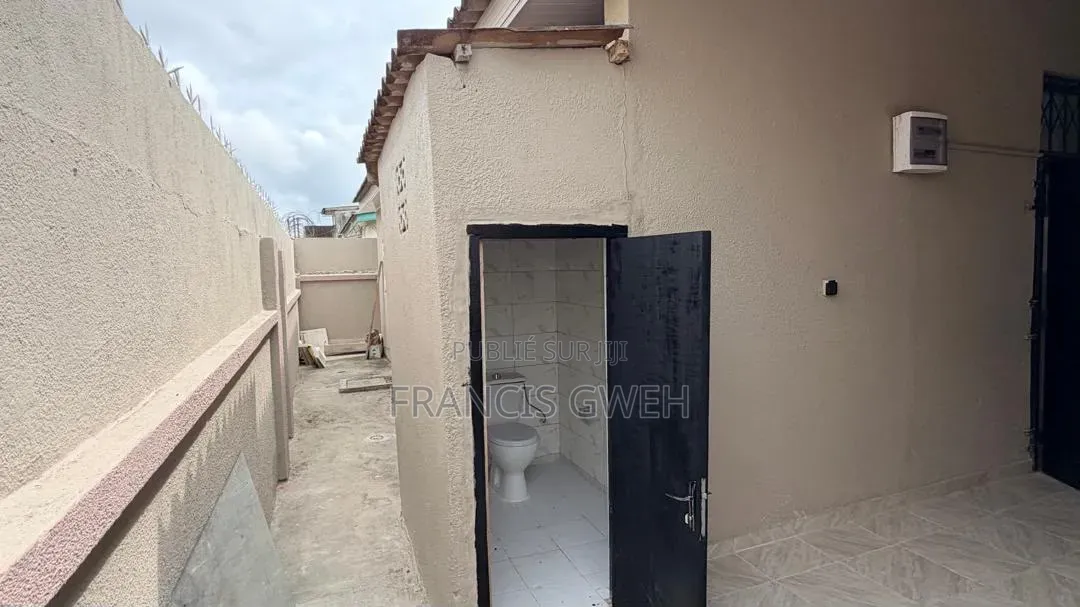 4chbre Duplex dans Francis Gweh, Cocody à Louer