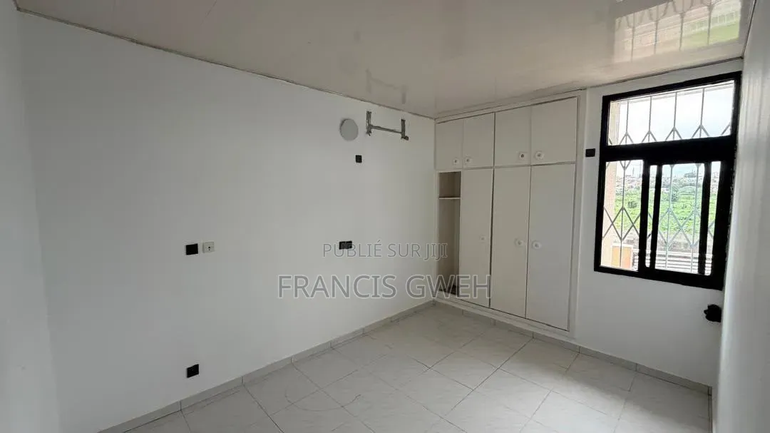 4chbre Duplex dans Francis Gweh, Cocody à Louer