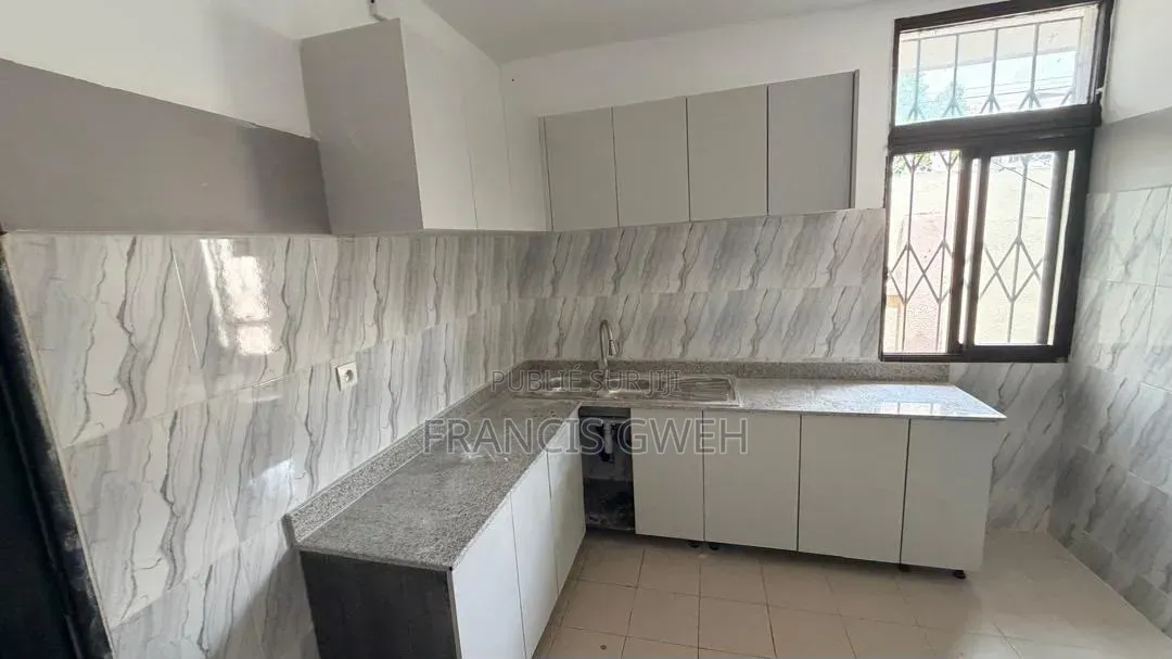 4chbre Duplex dans Francis Gweh, Cocody à Louer