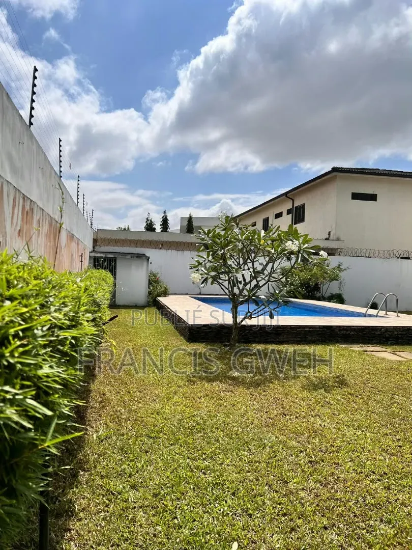 6chbre Duplex dans Francis Gweh, Cocody à Louer