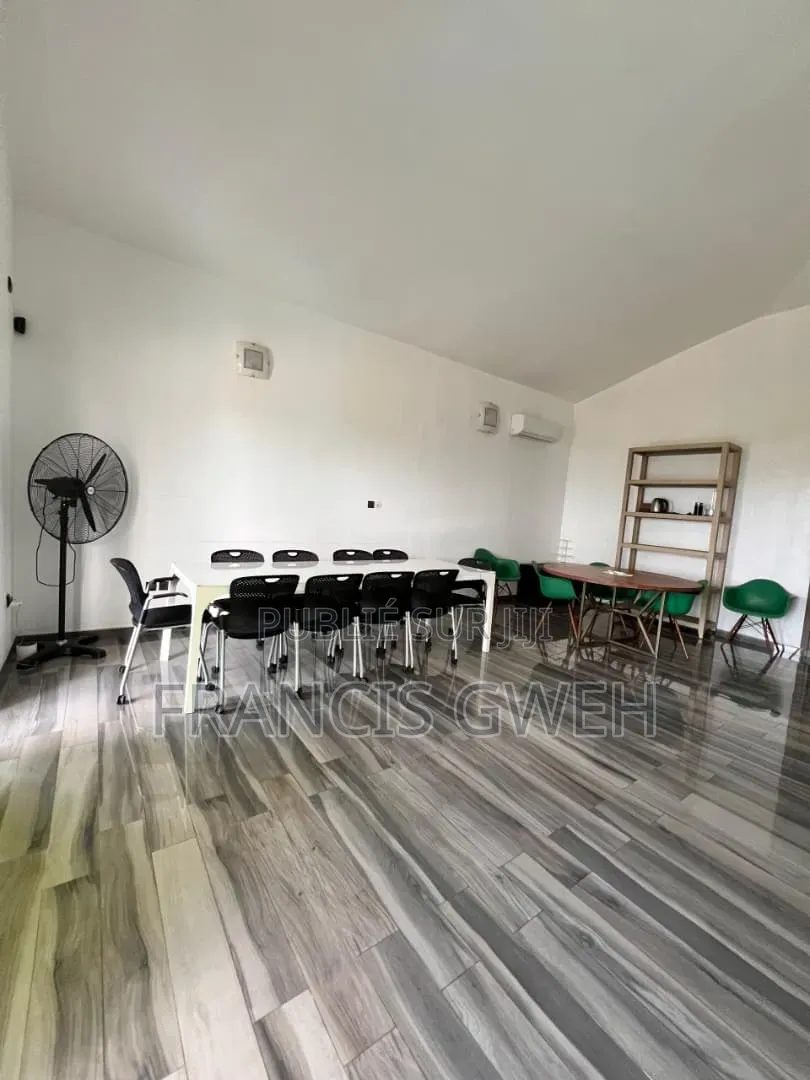 6chbre Duplex dans Francis Gweh, Cocody à Louer
