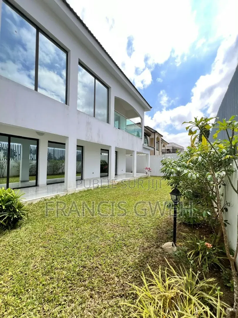 6chbre Duplex dans Francis Gweh, Cocody à Louer
