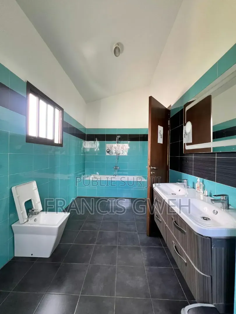 6chbre Duplex dans Francis Gweh, Cocody à Louer