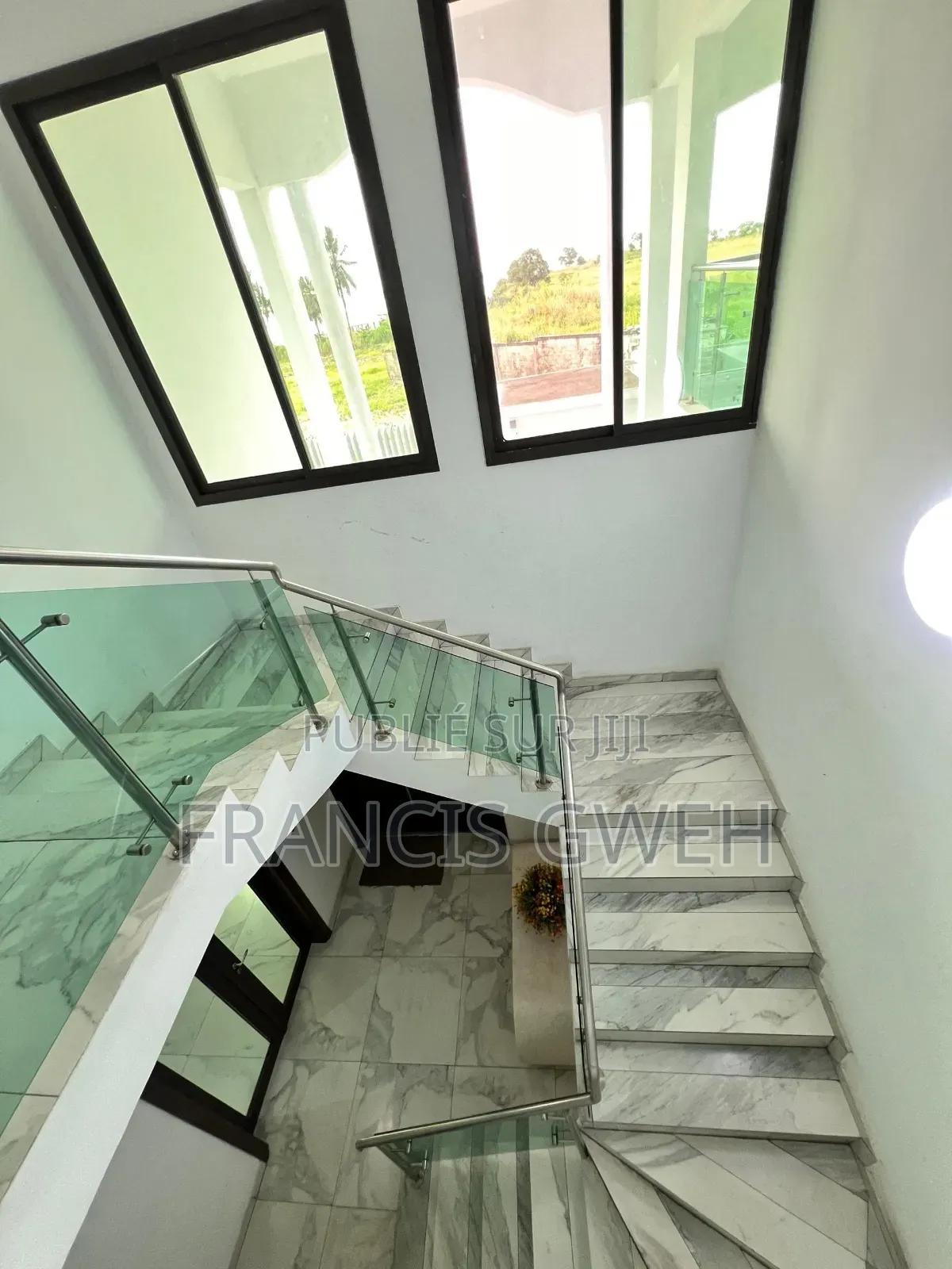 6chbre Duplex dans Francis Gweh, Cocody à Louer