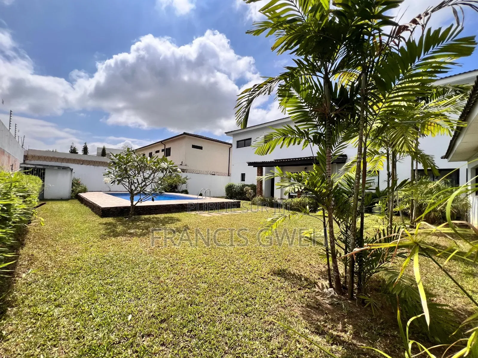 6chbre Duplex dans Francis Gweh, Cocody à Louer