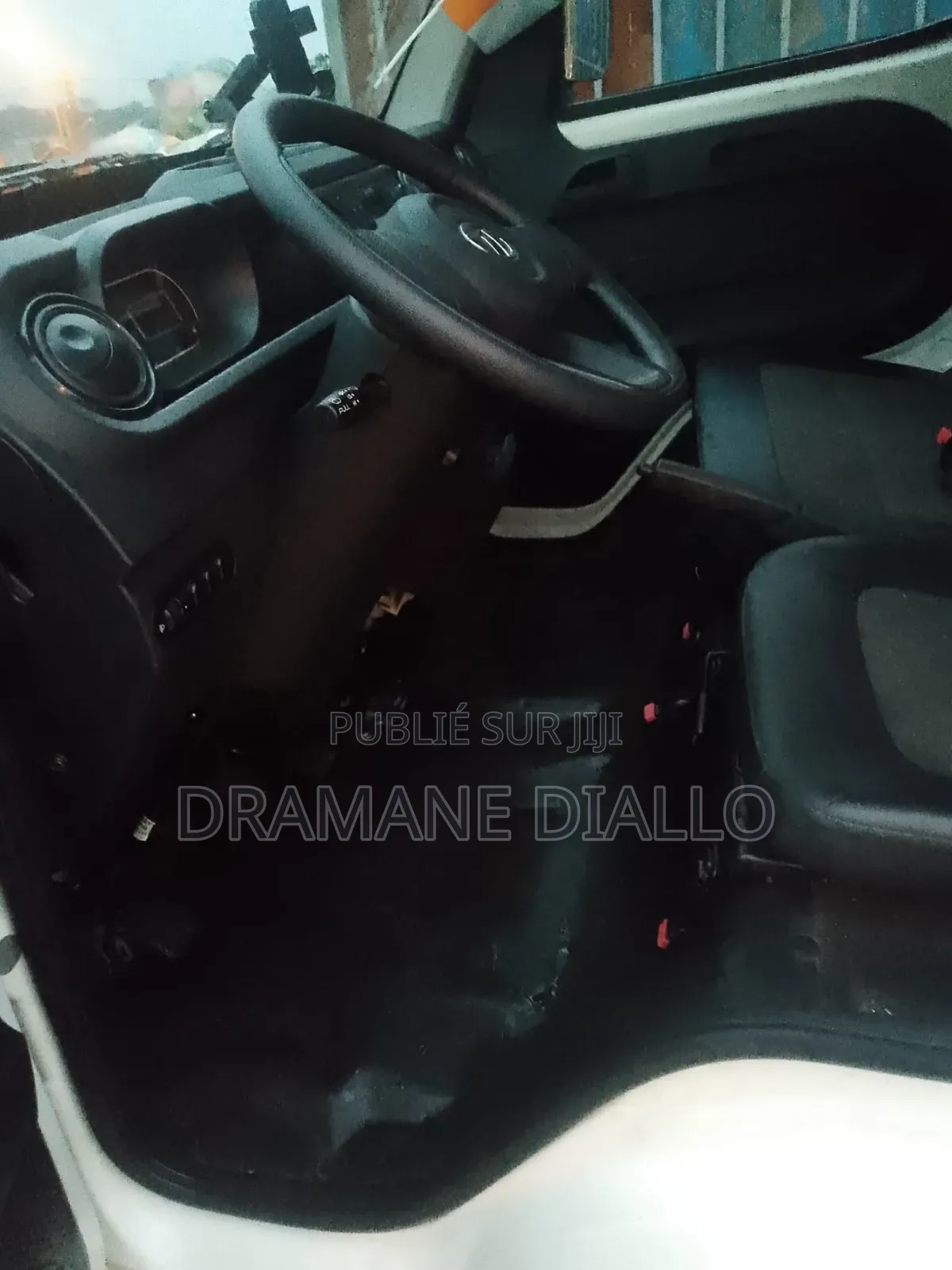 Tata Indigo 2025 Blanc cassé