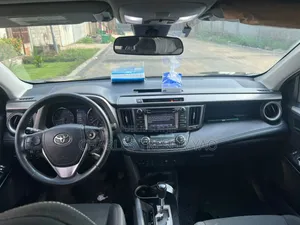 Toyota RAV4 XLE 4dr SUV AWD (2.5L 4cyl 6A) 2018 Noir