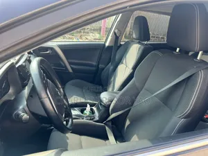 Toyota RAV4 XLE 4dr SUV AWD (2.5L 4cyl 6A) 2018 Noir