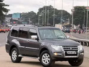 Mitsubishi Pajero 2019 Gris