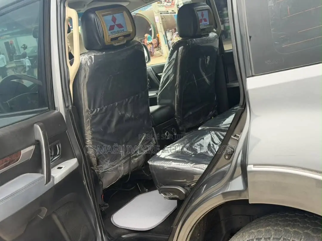 Mitsubishi Pajero 2019 Gris