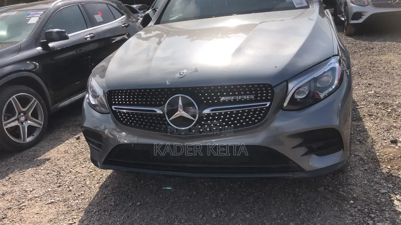 Nouveau Mercedes-Benz CLC 2024 Gris