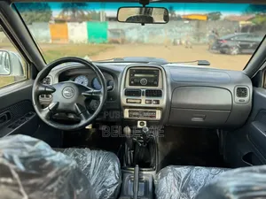 Nissan Hardbody 2018 Blanc