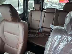 Nouveau Toyota Land Cruiser Prado 2026 Noir