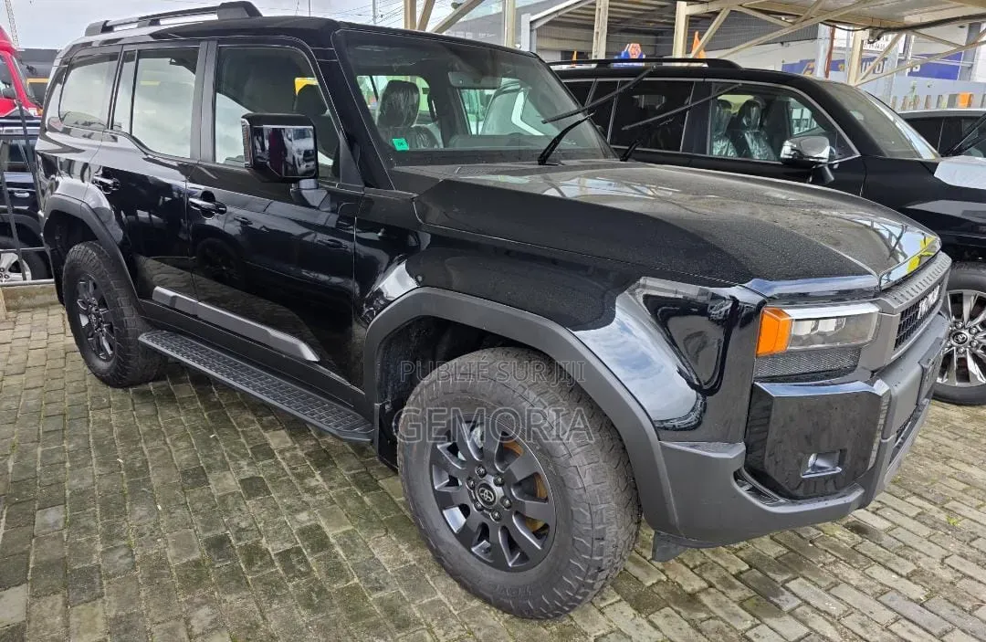 Nouveau Toyota Land Cruiser Prado 2026 Noir