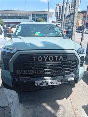 Toyota Tundra Hybrid 2022 Blanc cassé