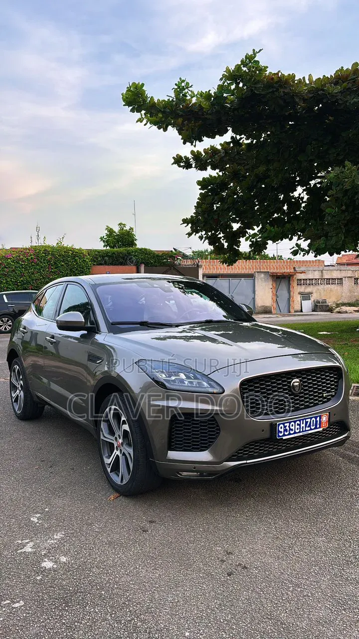 Jaguar E-Pace 2018 Gris