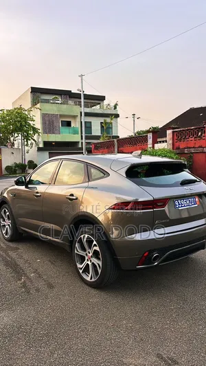 Jaguar E-Pace 2018 Gris