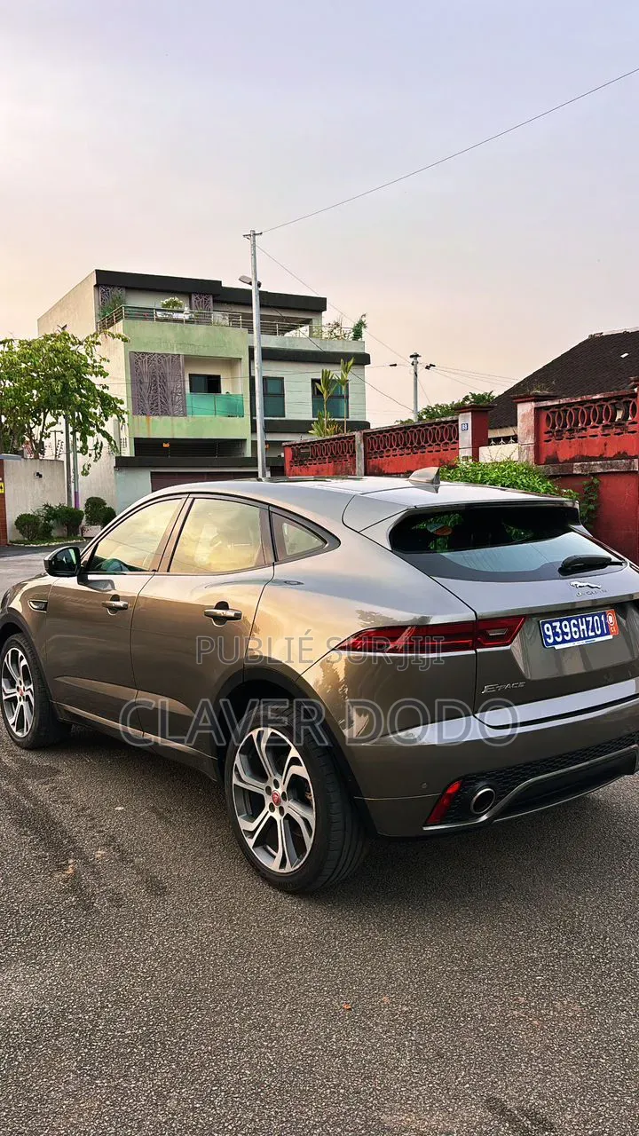 Jaguar E-Pace 2018 Gris