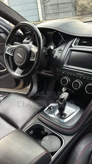 Jaguar E-Pace 2018 Gris