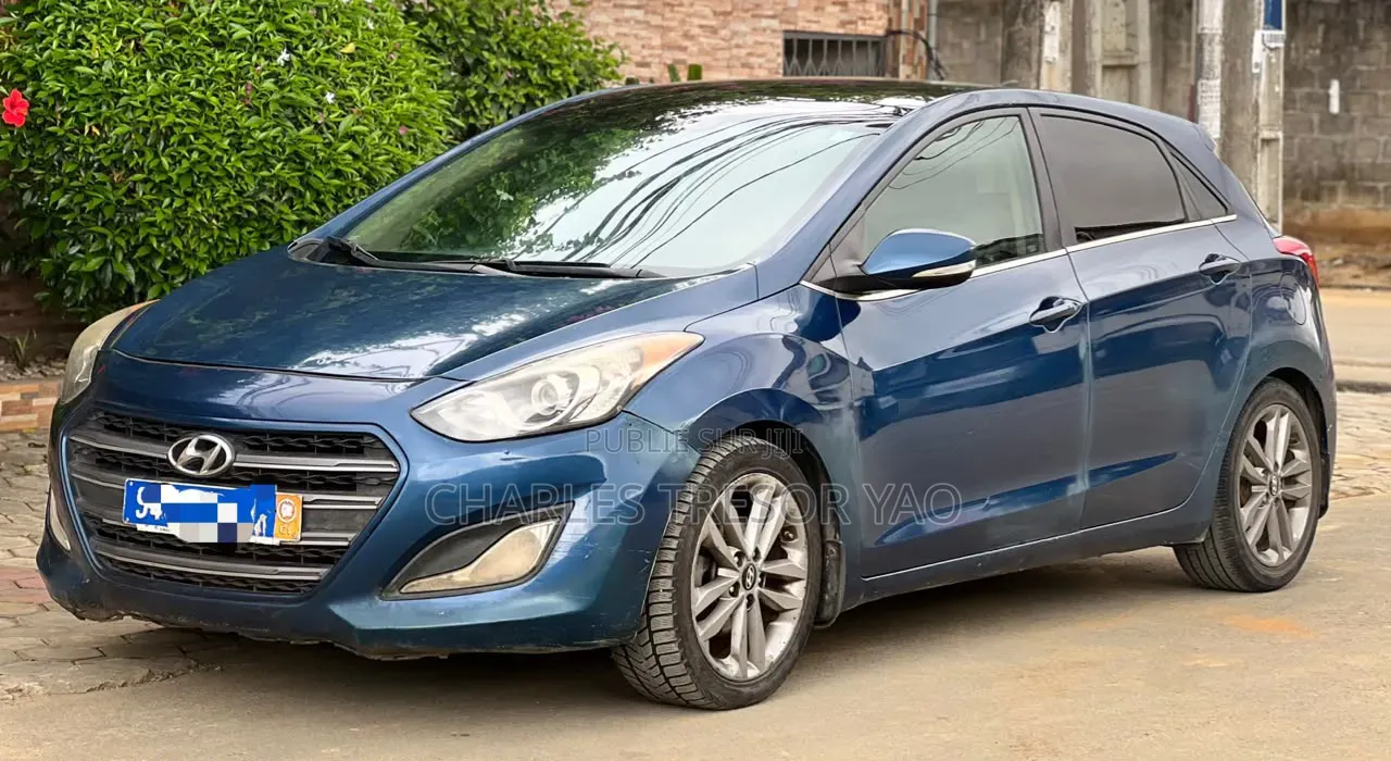 Hyundai Elantra Limited Sedan FWD (2.0L 4cyl 6A) 2017 Bleu