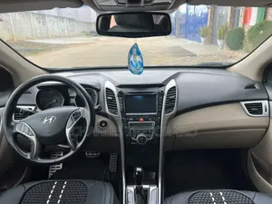 Hyundai Elantra Limited Sedan FWD (2.0L 4cyl 6A) 2017 Bleu