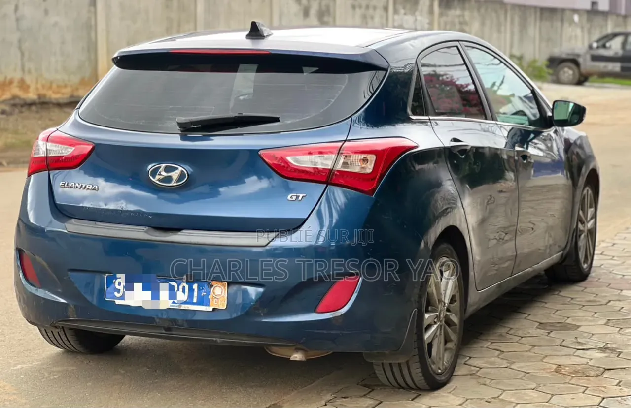 Hyundai Elantra Limited Sedan FWD (2.0L 4cyl 6A) 2017 Bleu