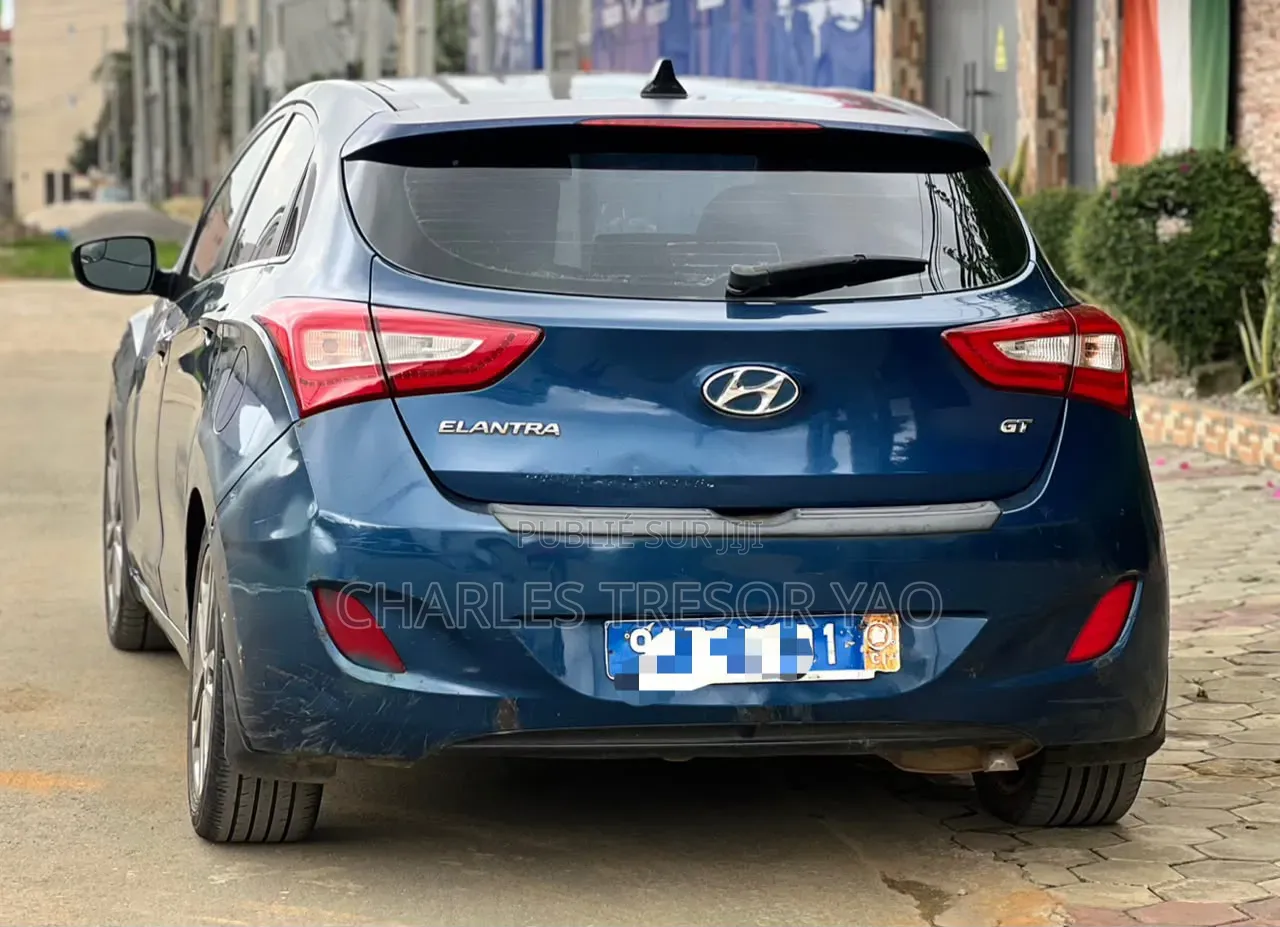 Hyundai Elantra Limited Sedan FWD (2.0L 4cyl 6A) 2017 Bleu