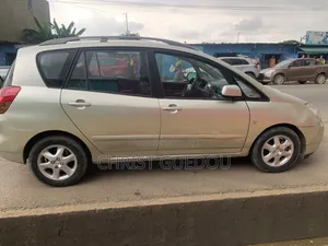 Toyota Verso 2009 Gris
