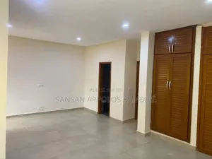 4chbre Duplex dans Magnifique Villa, Cocody à Vendre