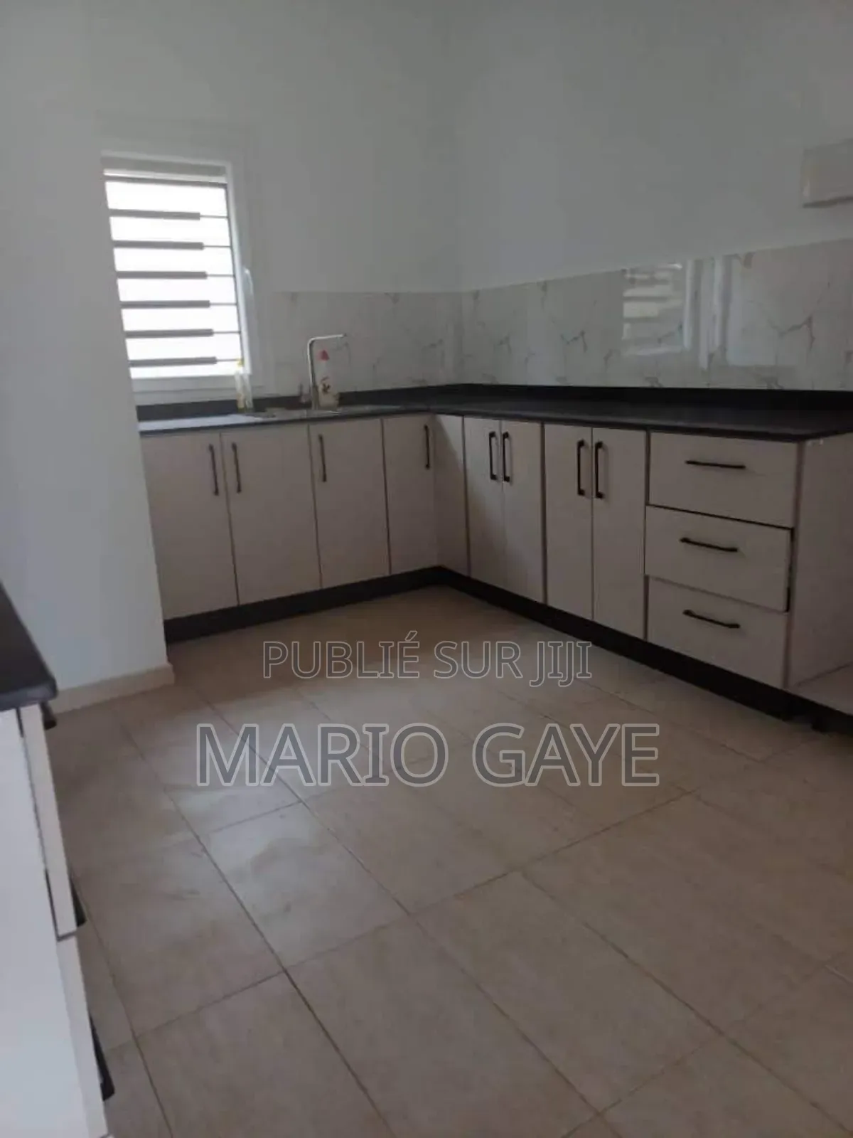 4chbre Duplex dans Gbmlbusiness1998, Grand-Bassam à Vendre
