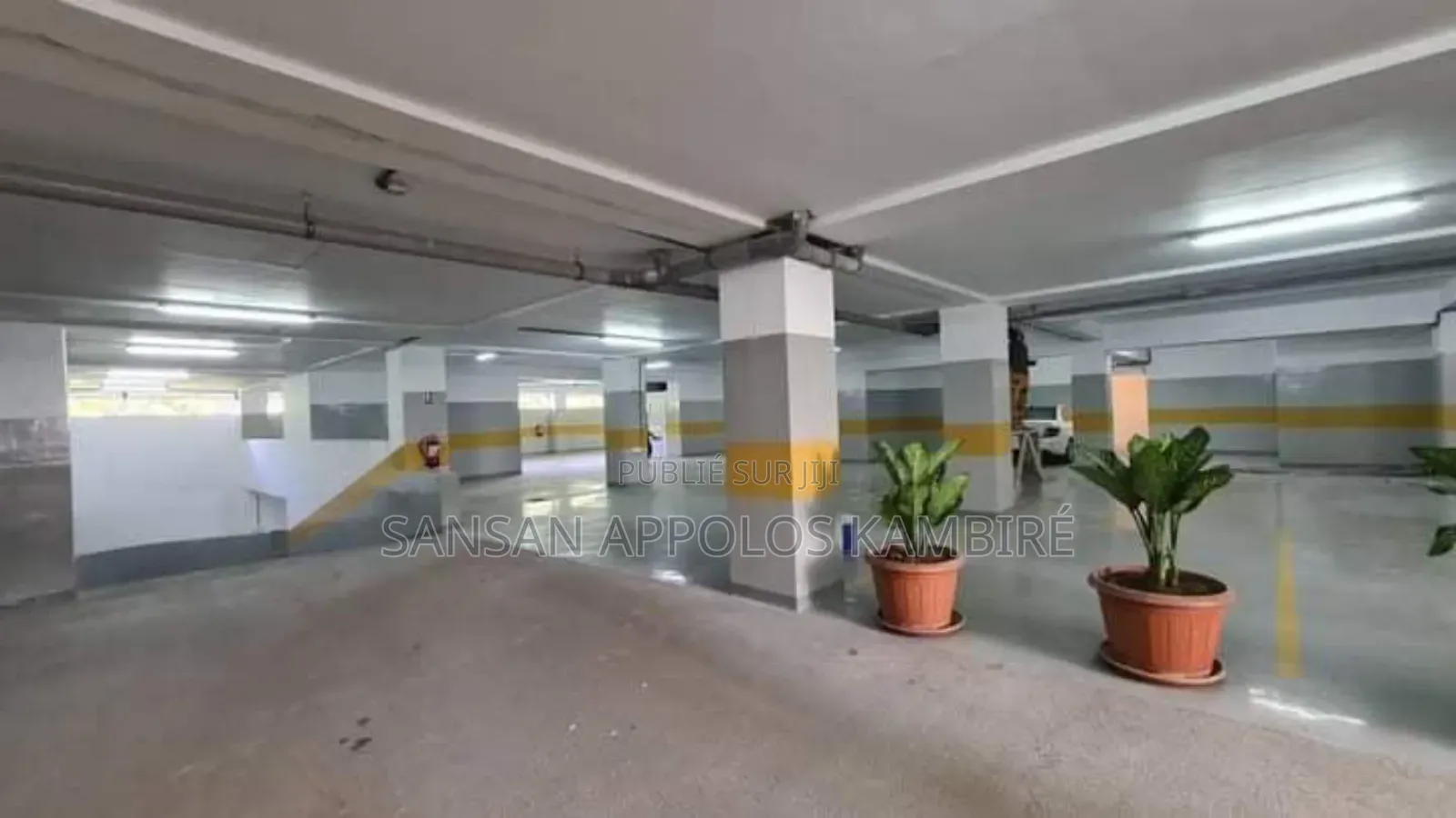 4chbre Appartement dans Superbe Appartement, Cocody à Louer