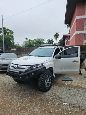 New Mitsubishi L200 2021 Blanc cassé