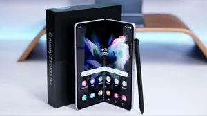 Photo - New Samsung Galaxy Z Fold3 5G 256 GB Noir