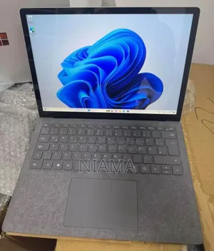 New Microsoft Surface Laptop 8GB Intel Core I7 SSD 256GB