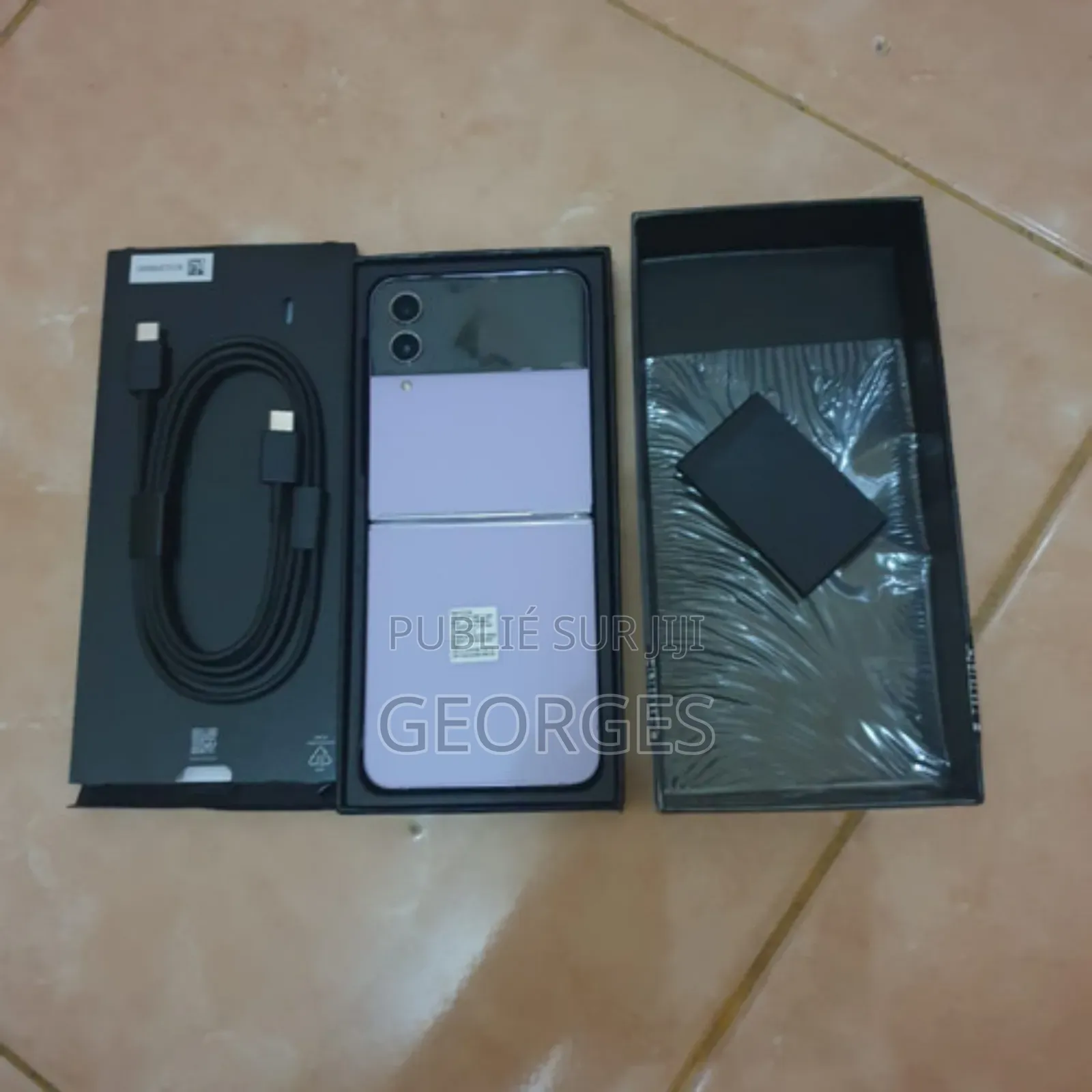 New Samsung Galaxy Z Flip4 128 GB Black