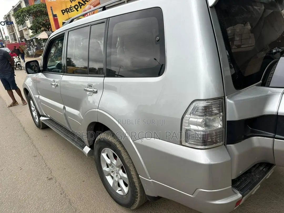 Mitsubishi Pajero 2018 Gris
