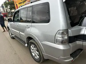 Mitsubishi Pajero 2018 Gris