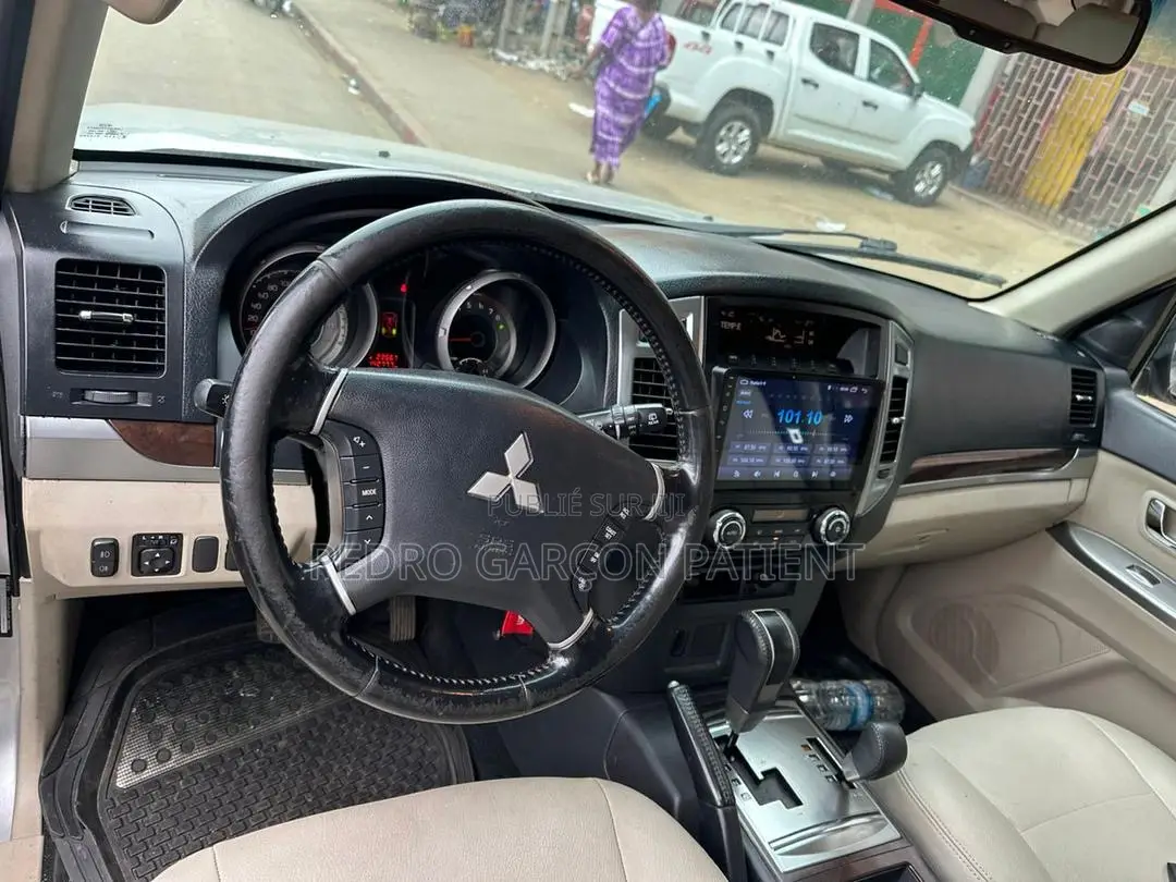 Mitsubishi Pajero 2018 Gris